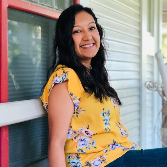 Meet your Posher, Vicky - Picture 1 of 2